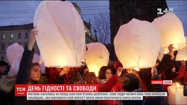 Мешканці Львова вийшли на вулиці міста, аби згадати початок Революції Гідності і вшановувати полеглих героїв