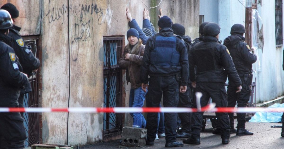 Во время перестрелки в Одессе злоумышленник убит и ранены трое полицейских