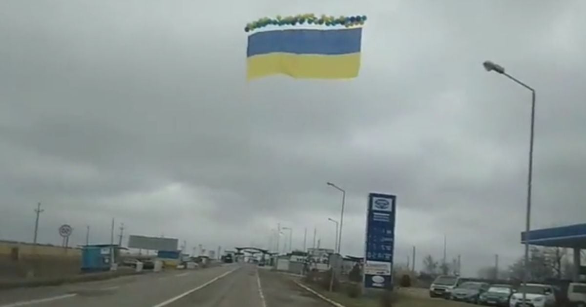 У небо над окупованим Кримом запустили український прапор