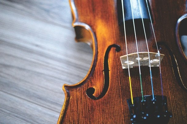 17 травня в Україні і світі святкують Всесвітній день скрипки / © unsplash.com