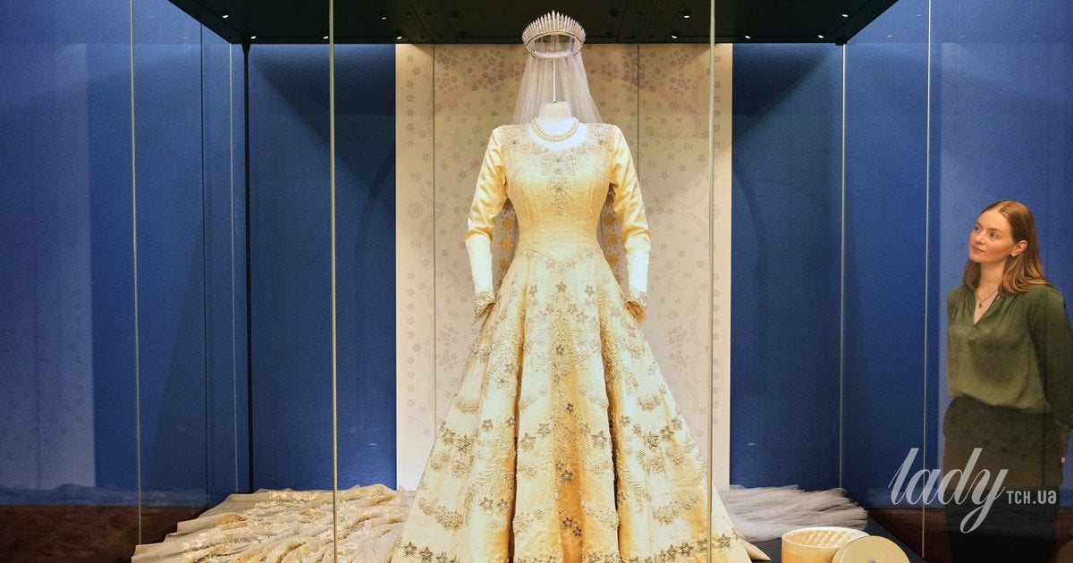 Виставка «Королева Єлизавета II: Її стильне життя» у Лондоні