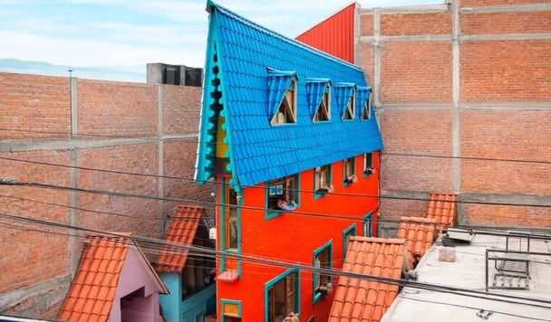 Найвужчий у світі будинок / © Oddity Central