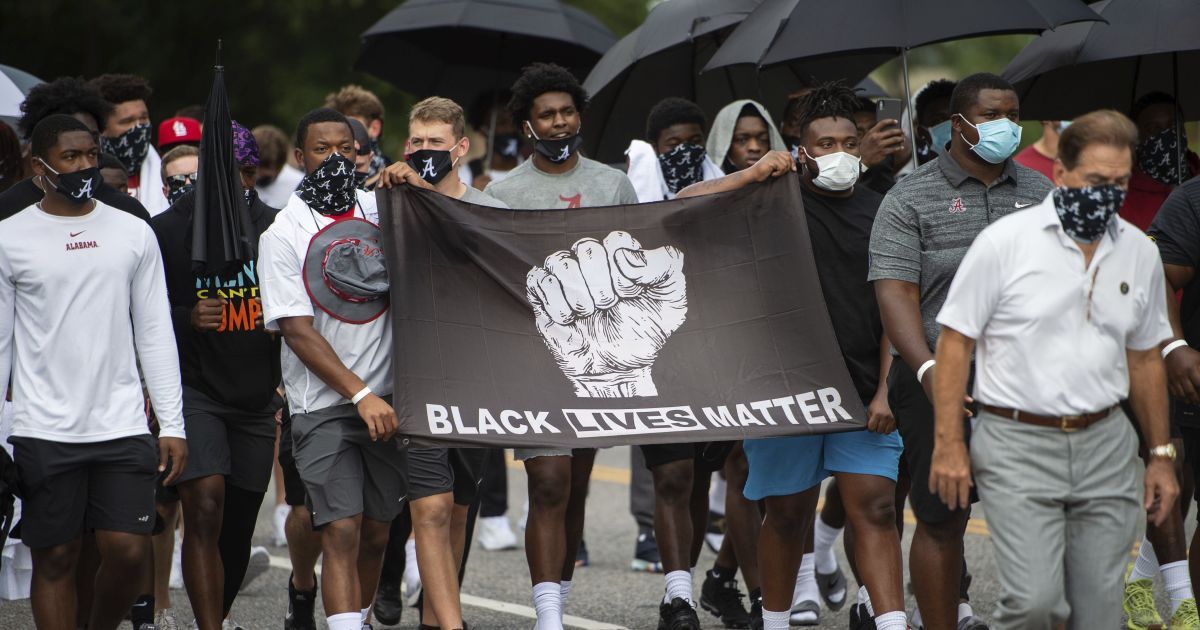 Отчет: 93% протестов Black Lives Matter в США были мирными