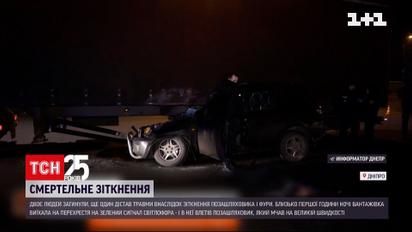 Новини Дніпра: на в`їзді до міста легковик на повній швидкості в`їхав у фуру - двоє людей загинуло
