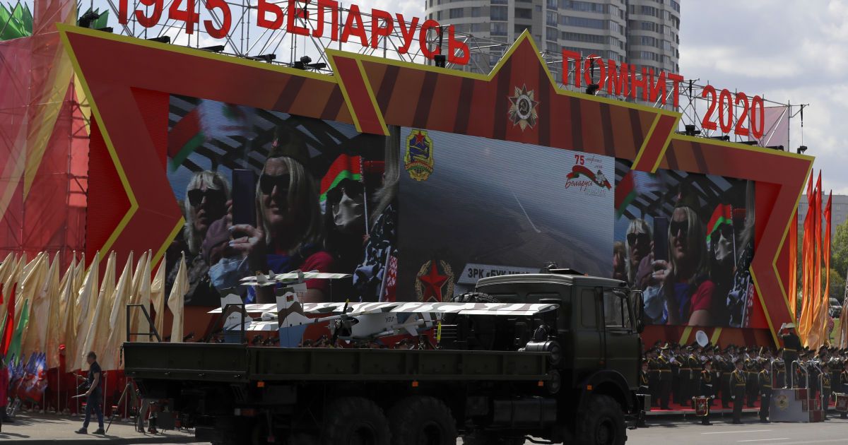 У Білорусі попри коронавірус пройшов парад до Дня перемоги_6 / © Associated Press