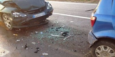 На Львівщині біля митного переходу водій-іноземець протаранив чотири машини