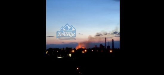 Пожежа в окупованому Донецьку: раптово загорілися склади боєприпасів російської армії (відео)