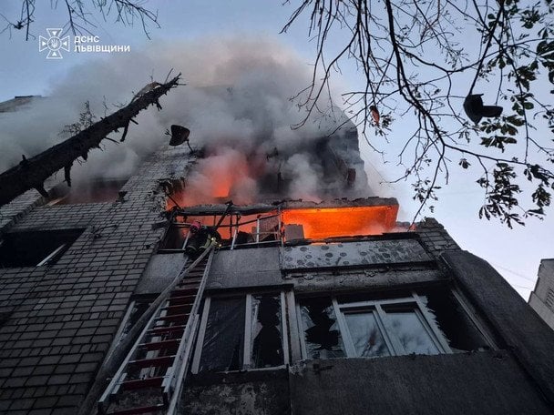 Ракета попала в жилые дома Львова