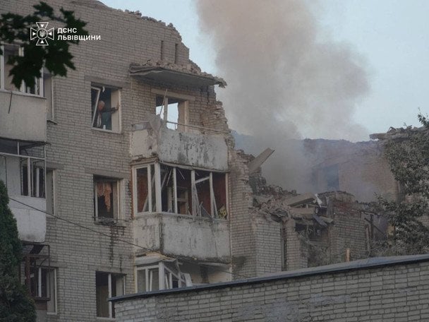 Ракета попала в жилые дома Львова