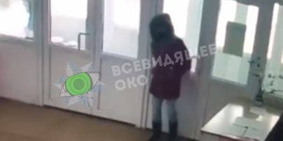 Мужчина под видом женщины пристает к детям: во Львове неизвестный проникает в школы и заставляет учеников раздеваться