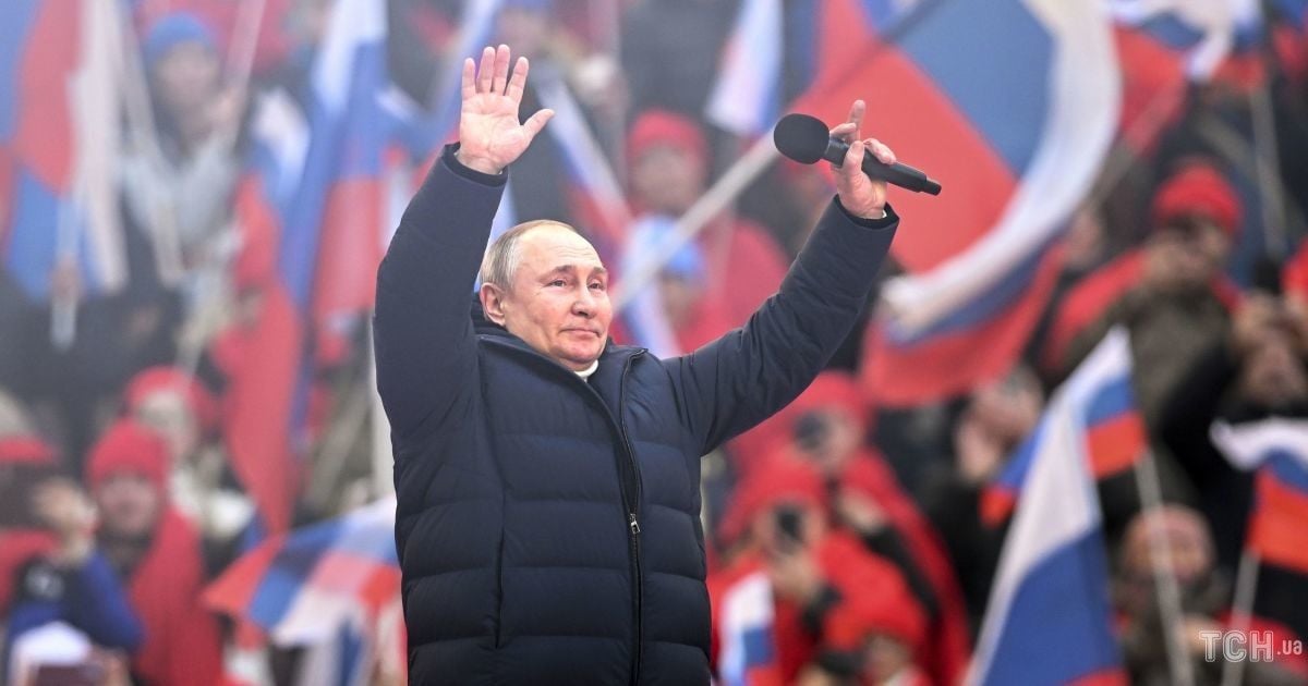 Putin took to the stage at Luzhniki in a luxury coat for 1.5 million