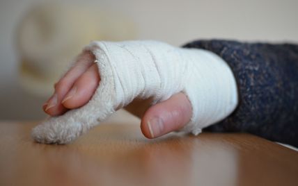 "Скотские условия" перевозки. Во Львове 8-летний мальчик сломал руку в переполненной маршрутке