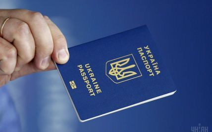 В Україні відновили видавання біометричних паспортів