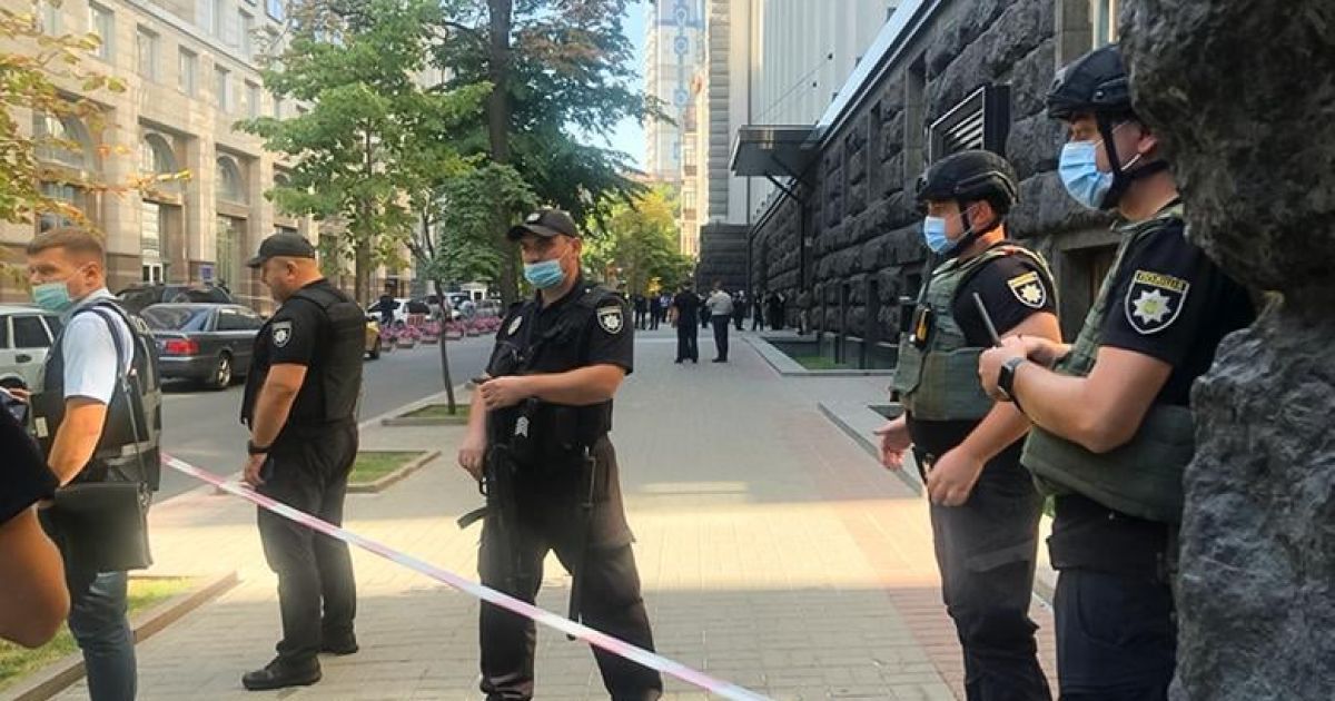 У Києві до будівлі Кабінету Міністрів приїхав спецназ: нові подробиці