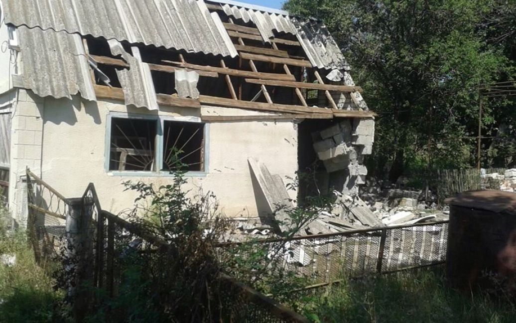 В поселке под Мариуполем разрушено 20 домов / © facebook.com/Вячеслав Аброськин