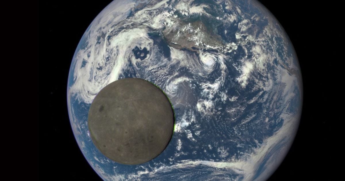 Наша планета - действительно блестящий объект в темном пространстве по сравнению с лунной поверхностью