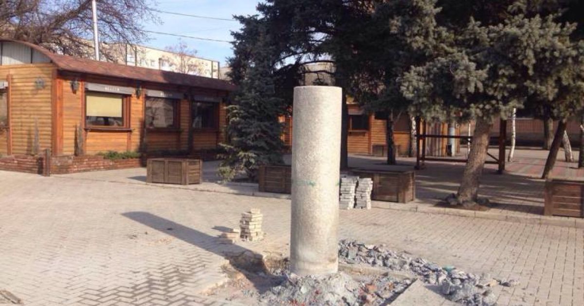 В Запорожье демонтировали памятник Шевченко, а Ленину оставили