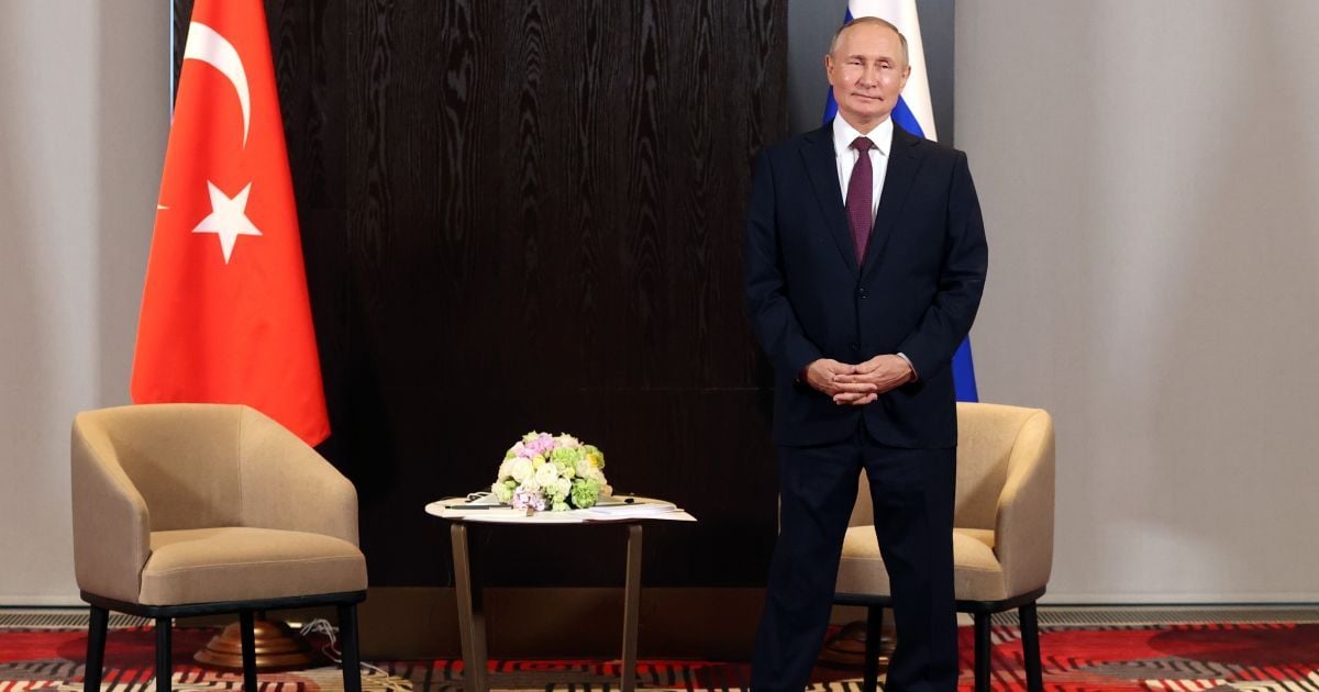 Мав принижений і жалюгідний вигляд: Путін в очікуванні Ердогана заповнював паузу клоунадою