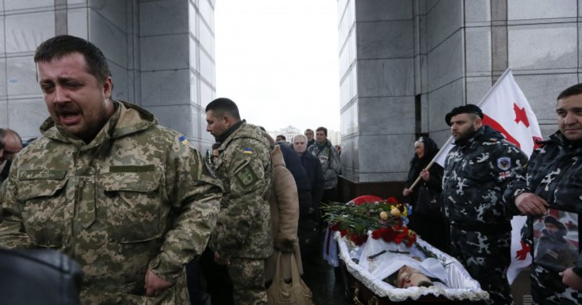 На Майдані Незалежності попрощалися з мужніми бійцями "Айдару". / © УНІАН