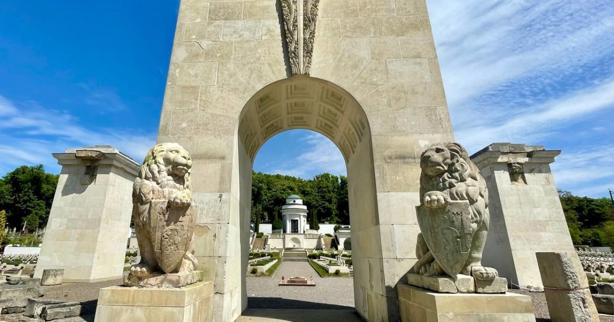 У Львові на польському меморіалі відкриють скандальні скульптури левів: Садовий пояснив причини