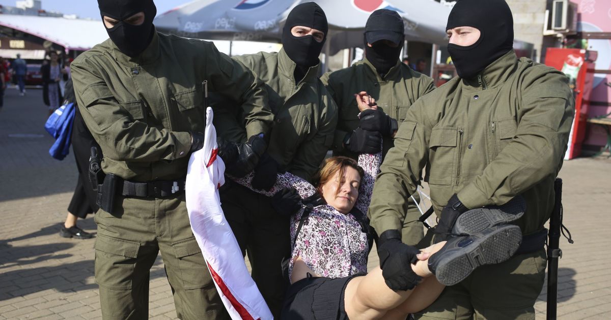 Під час Жіночого маршу в Мінську затримали близько 70 мітингувальників
