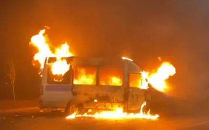 Пылают полицейские машины, свистят резиновые пули: в Алматы не стихают протесты (видео)