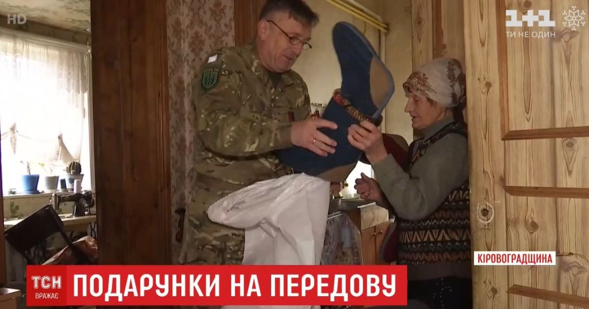 Дві пенсіонерки з непотребу пошили тисячі пар валянок і рукавиць для фронту