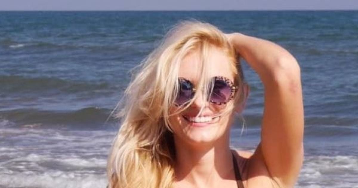 Длинноногая Ирина Федишин в бикини продемонстрировала стройную фигуру