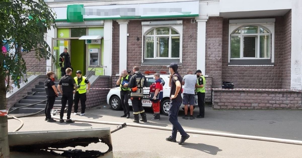 У Києві затримали жінку за збройний розбійний напад на банк