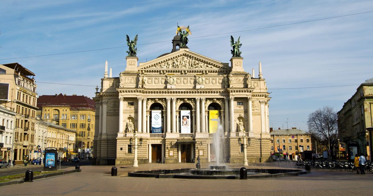 У Львові матір просто посеред вулиці знайшла тіло свого мертвого сина