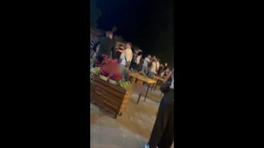 Масова бійка в Одесі: на кадрах помітили людей у камуфляжі 