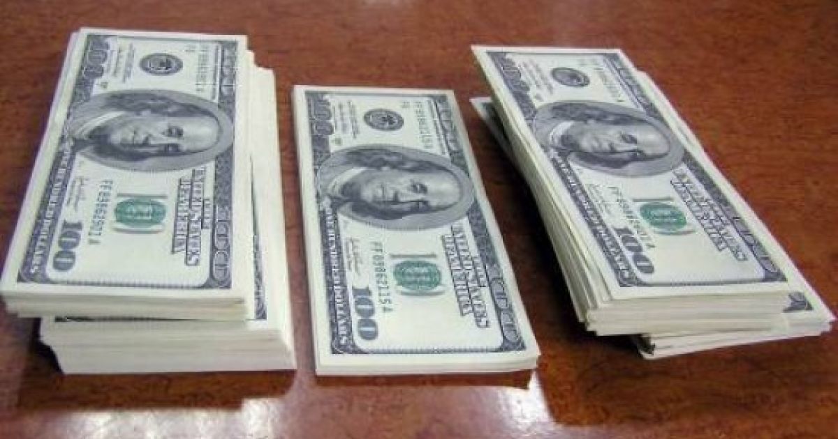 Офіційний курс долара становить 21,55 гривні