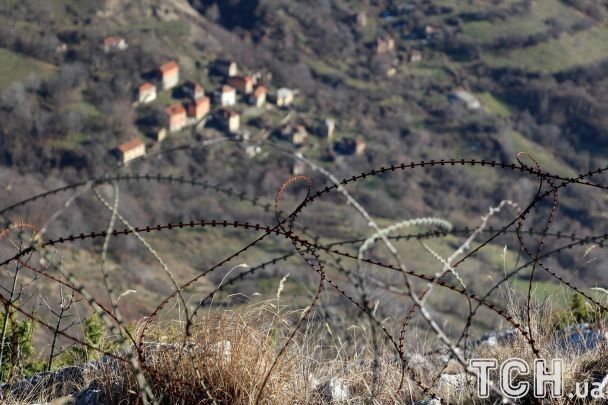 Підніжжя гори Цивіліан, поблизу міста Прізрен. Там точилися серйозні бої між військами Сербії з одного боку і силами НАТО та силами Визвольної армії Косова з іншого. Ця територія вже 20 років розміновується і досі не вважається безпечною / © фото: Дмитро Мороз