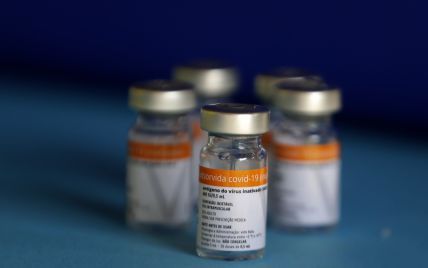 Вакцина CoronaVac: як діє препарат, які у нього побічні ефекти та що про нього думають у Європі