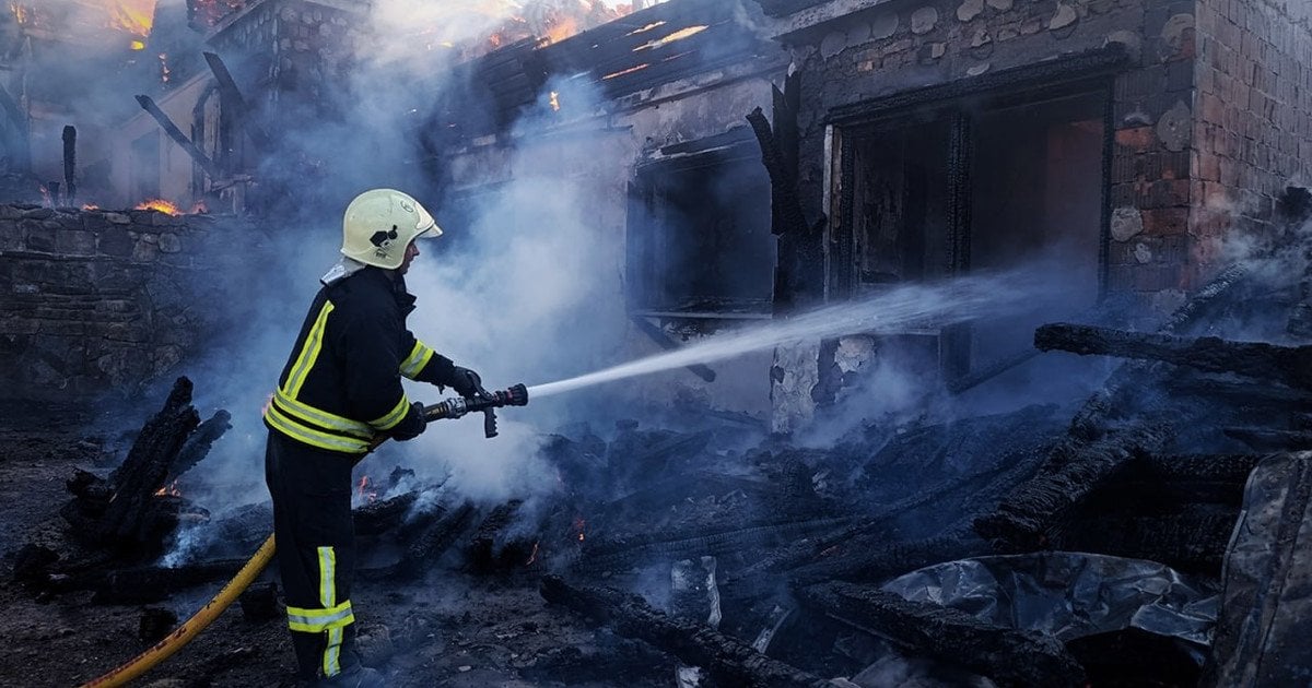 На Закарпатті спалахнула масштабна пожежа в готелі