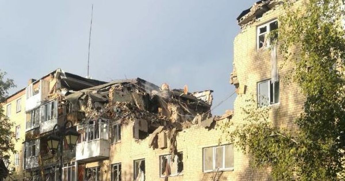 Бахмут став передовою фронту, у місті вже немає цілих будинків: ЗСУ ледь стримують ворога