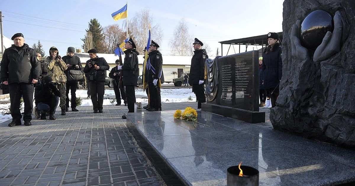 Турчинов та Аваков відкрили на Київщині меморіал загиблим героям_11 / © Інформаційно-аналітичний центр РНБО