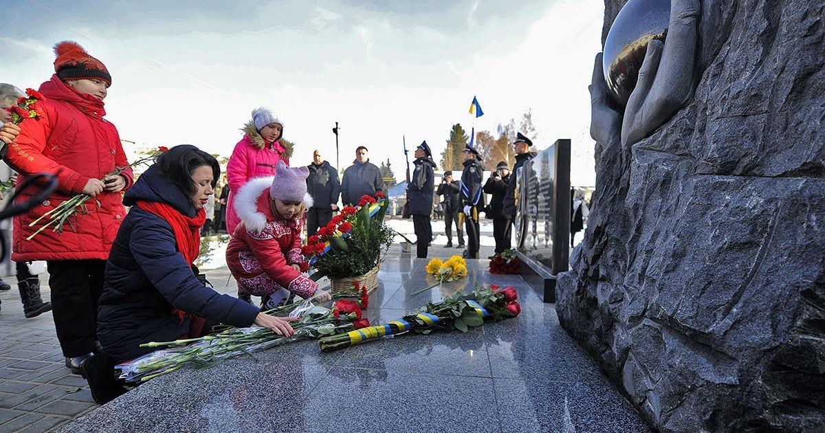 Турчинов та Аваков відкрили на Київщині меморіал загиблим героям_14 / © Інформаційно-аналітичний центр РНБО