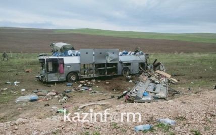 У Казахстані в моторошній ДТП перекинувся автобус, 11 загиблих