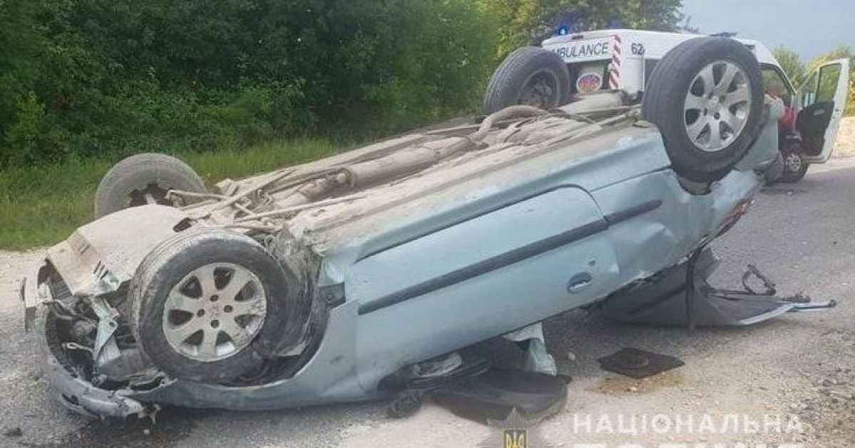 Машина перекинулася: у страшній ДТП на Вінниччині загинуло подружжя