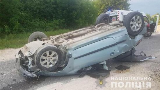 Машина перекинулася: у страшній ДТП на Вінниччині загинуло подружжя