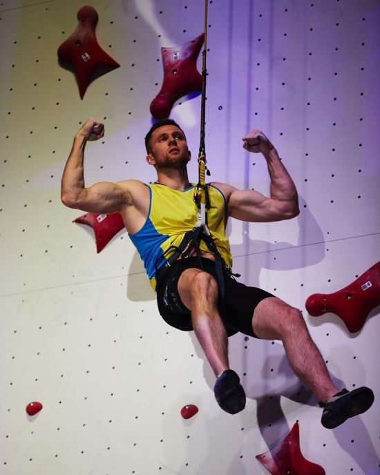 Український гімн прогримів у Москві: уродженець Донецька виграв Чемпіонат світу зі скелелазіння (відео)