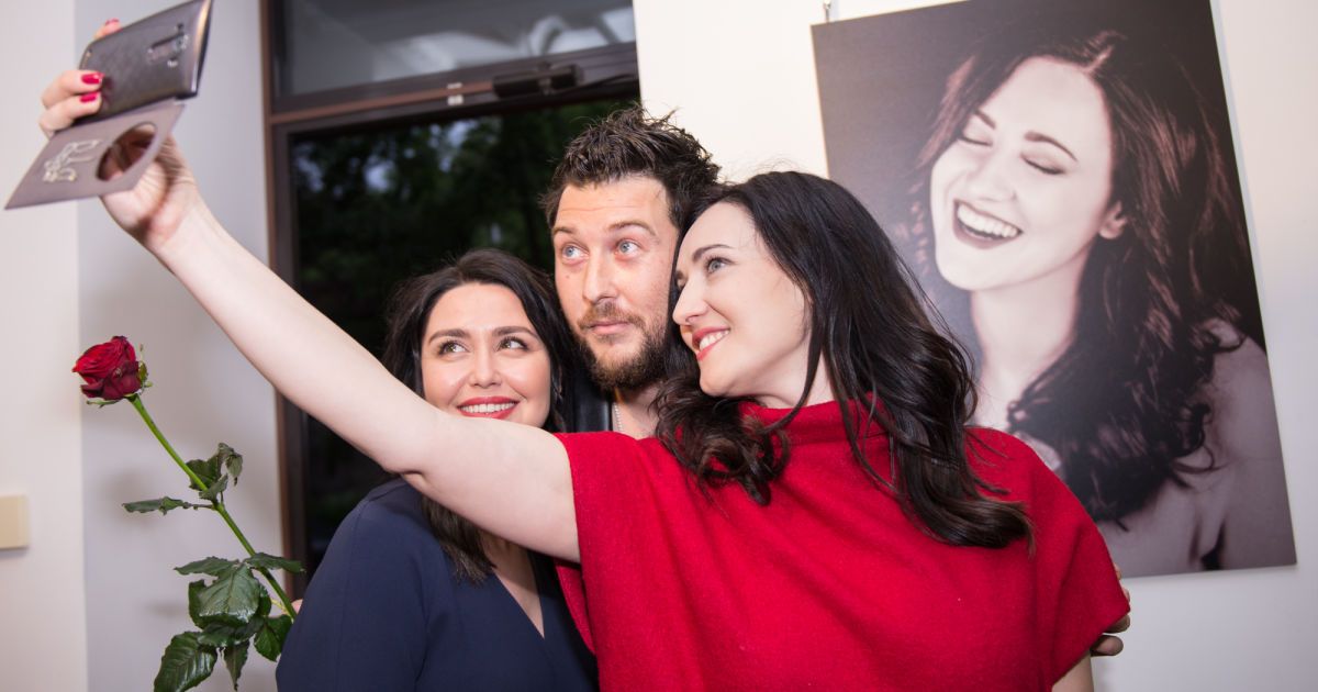 Звезды &laquo;1+1&raquo; приняли участие в фотовыставке Олега Богдана / © пресс-служба канала "1+1"