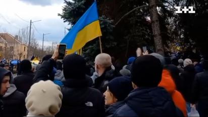 Херсонцы вышли на очередной протест против псевдореферендума о создании так называемой "ХНР"