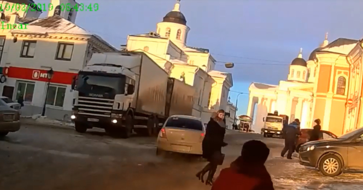 У Росії фура без водія влаштувала погром у центрі міста