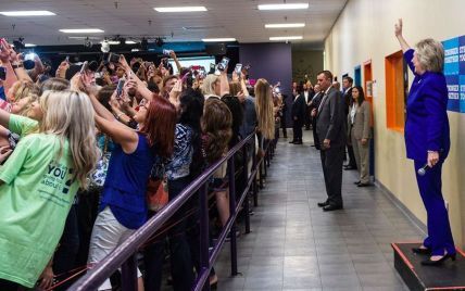 Фотограф раскрыла тайну массового селфи с Клинтон