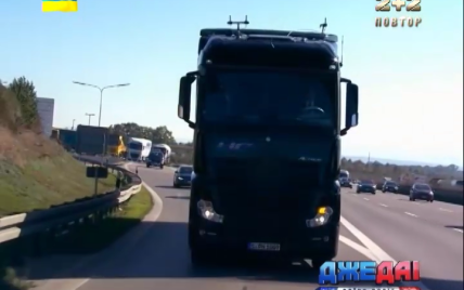 В Германии на автобане провели испытания грузовика с автопилотом