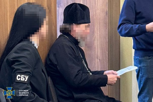 Священник підробив протокол зборів, у якому зазначив, що парафіяни нібито дали згоду на передавання церковних приміщень у дар створеному фонду. / © СБУ