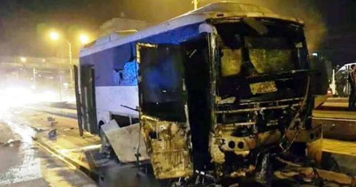 Боевики взорвали автобус