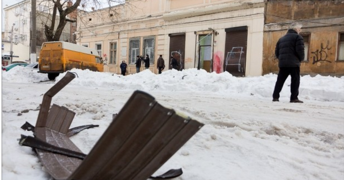 На місці вибуху в Одесі працює міліція та працівники ЖКГ